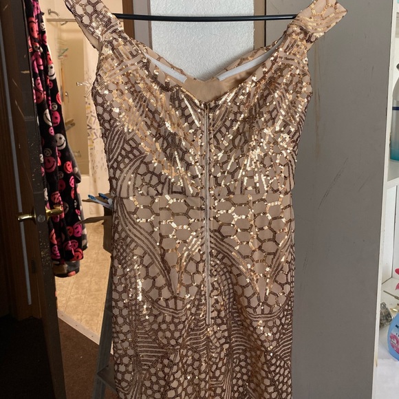 Long gold dress - Picture 4 of 4